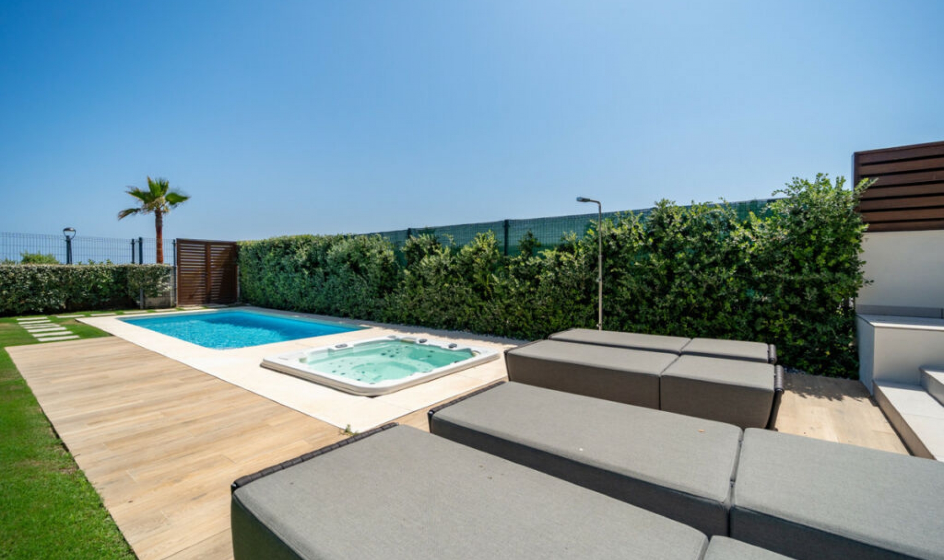 Resale - House -
Estepona