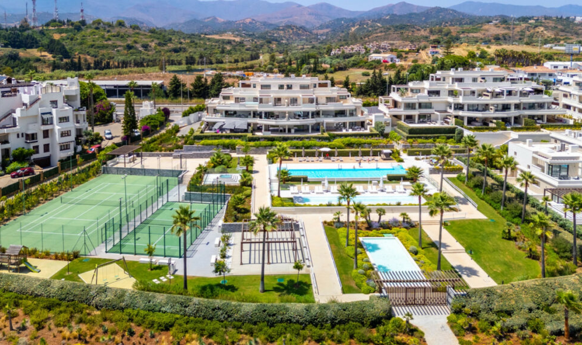 Resale - House -
Estepona