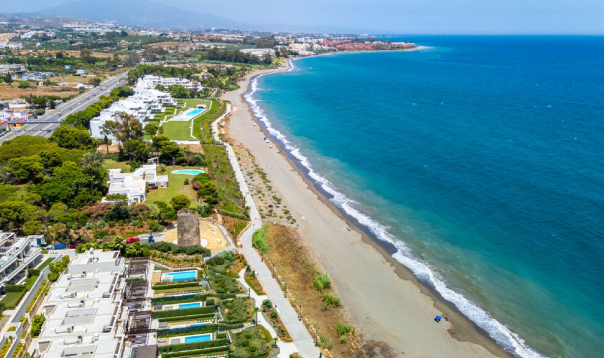 Resale - House -
Estepona