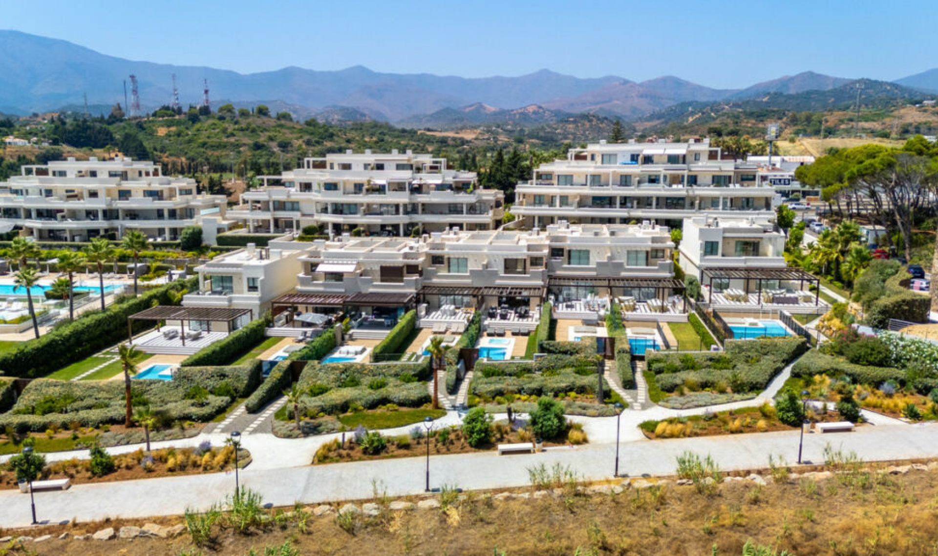 Resale - House -
Estepona