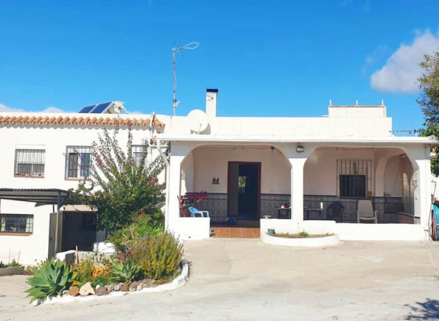Resale - House -
Estepona