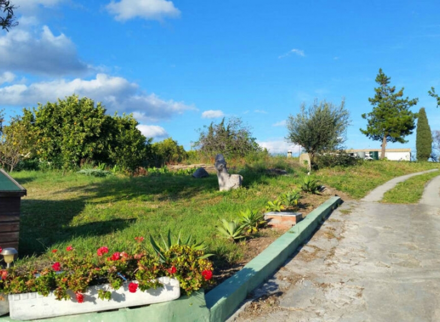 Resale - House -
Estepona