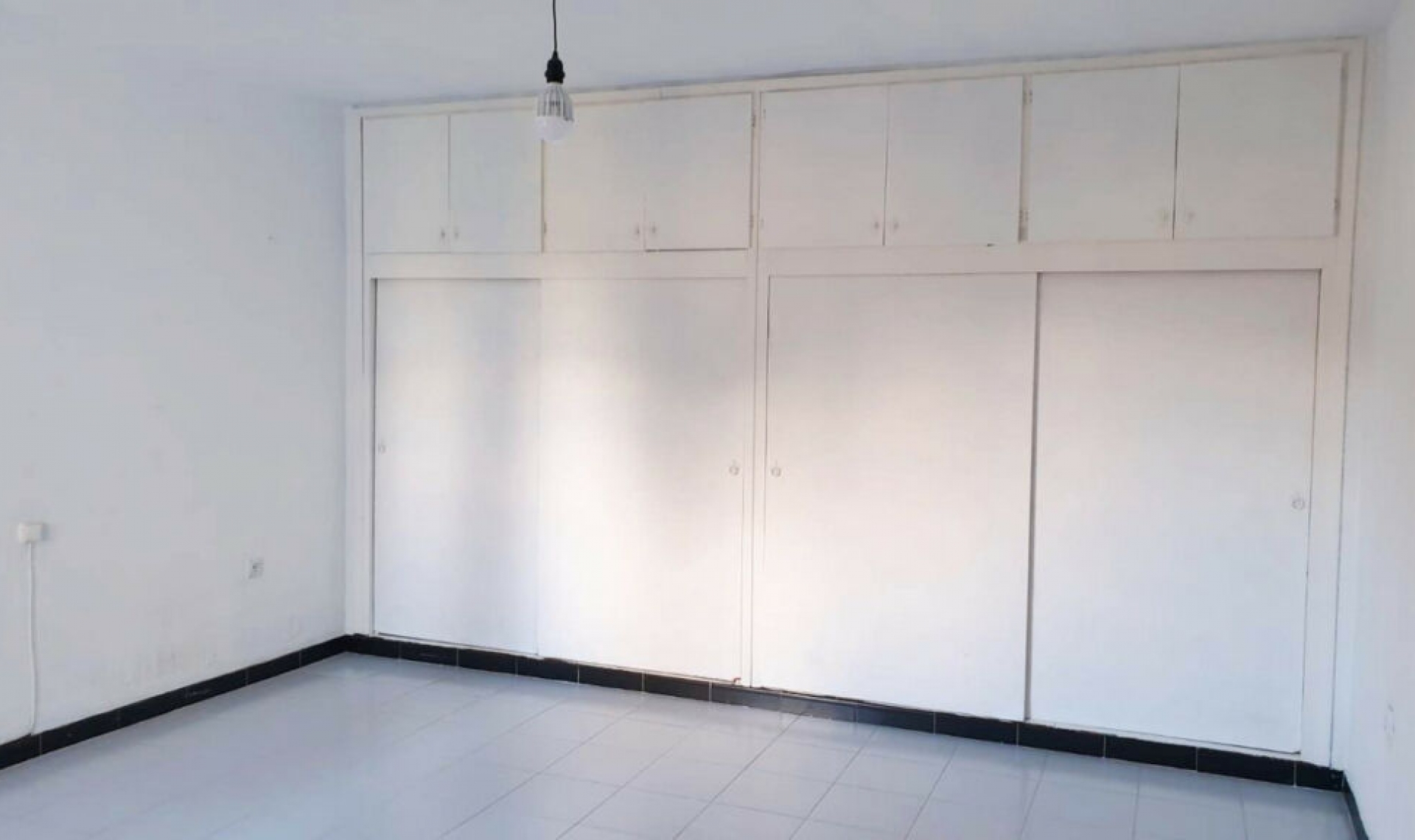Resale - House -
Estepona