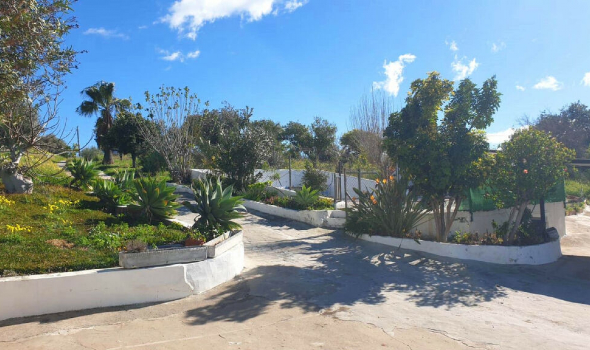 Resale - House -
Estepona