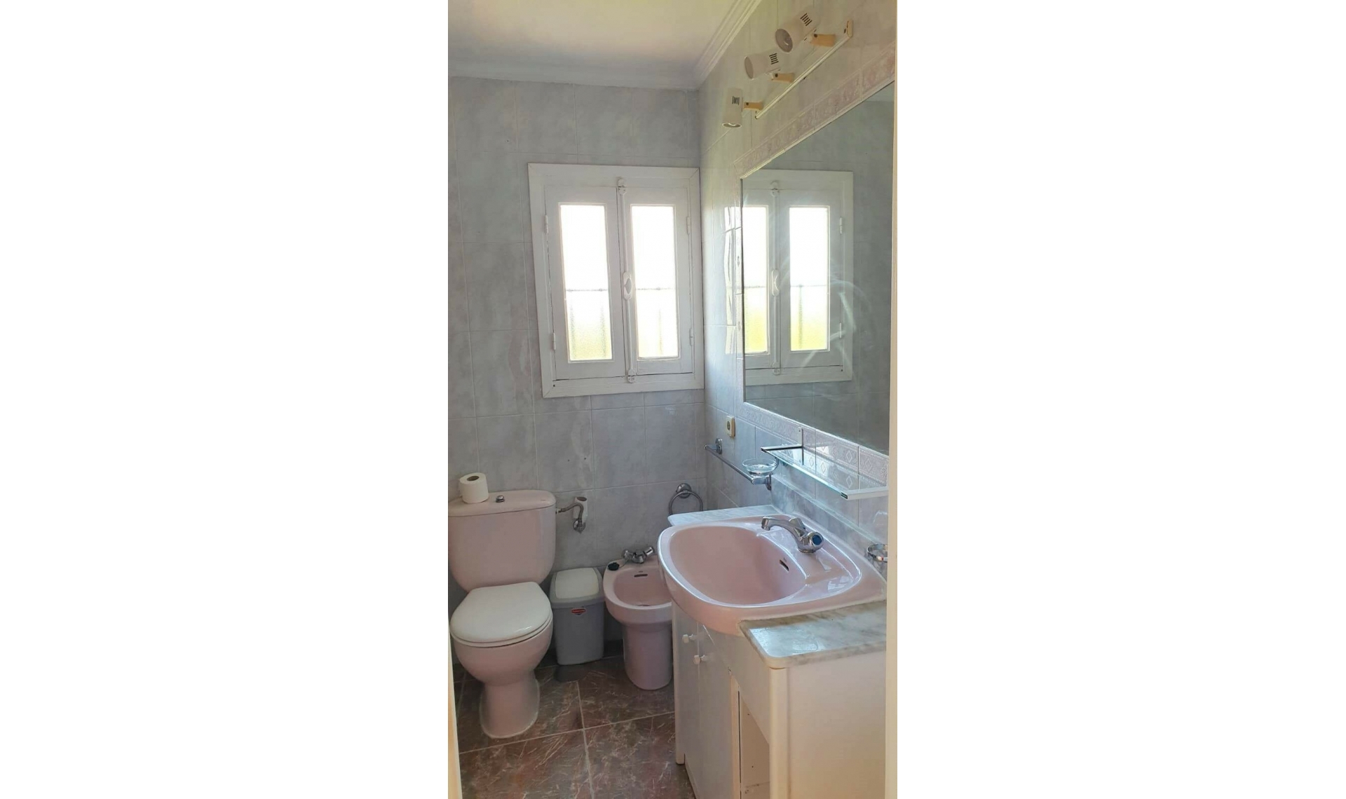 Resale - House -
Estepona