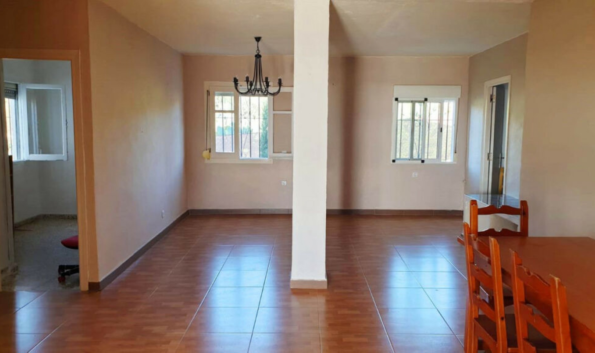 Resale - House -
Estepona