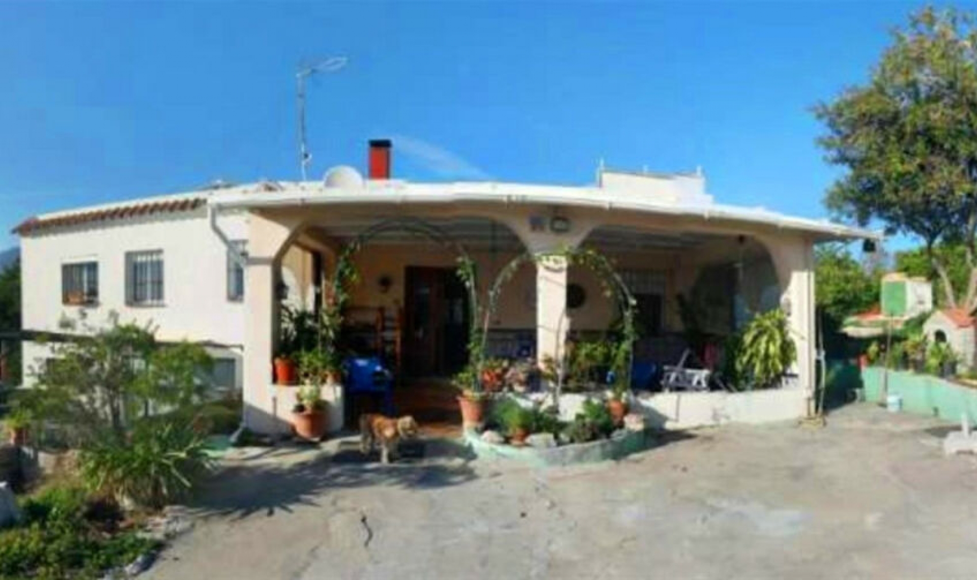Resale - House -
Estepona
