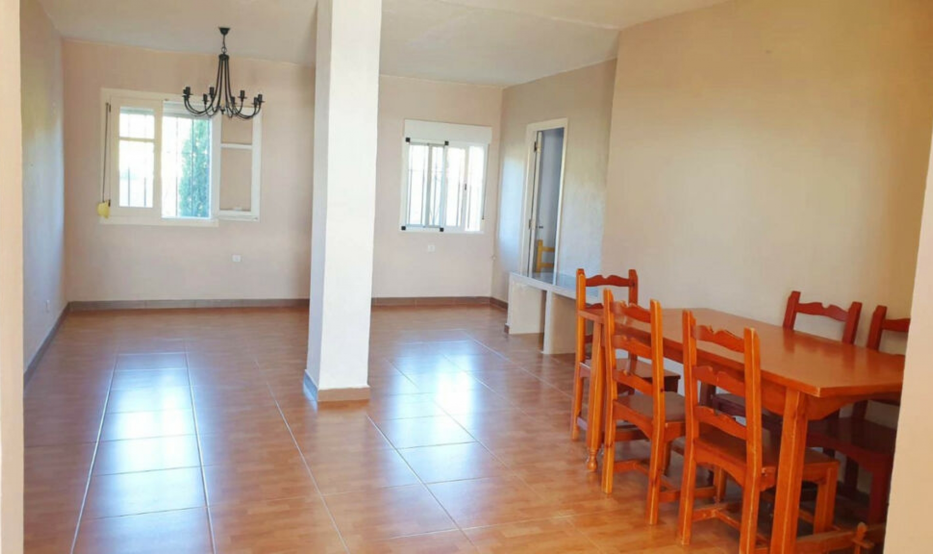 Resale - House -
Estepona