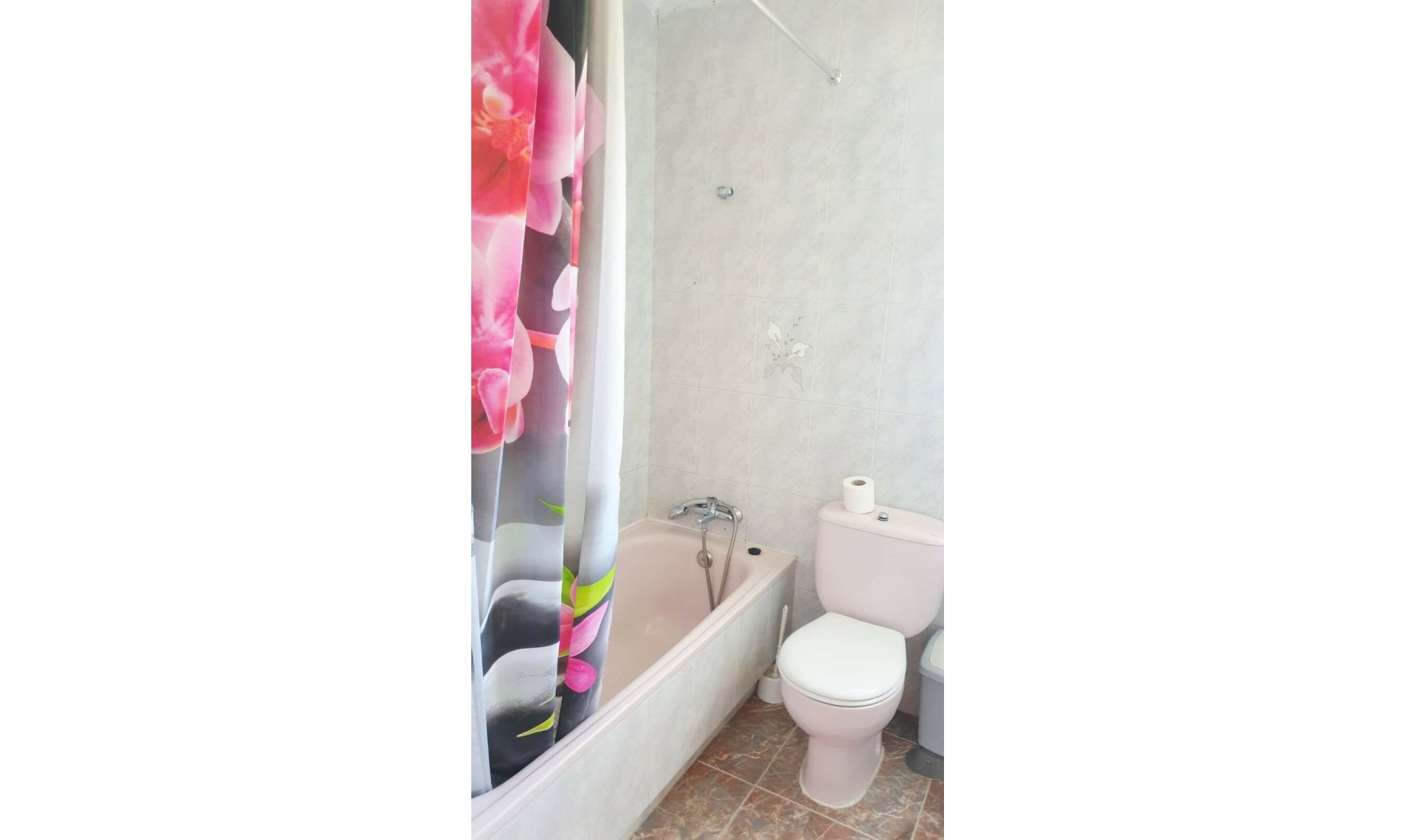 Resale - House -
Estepona