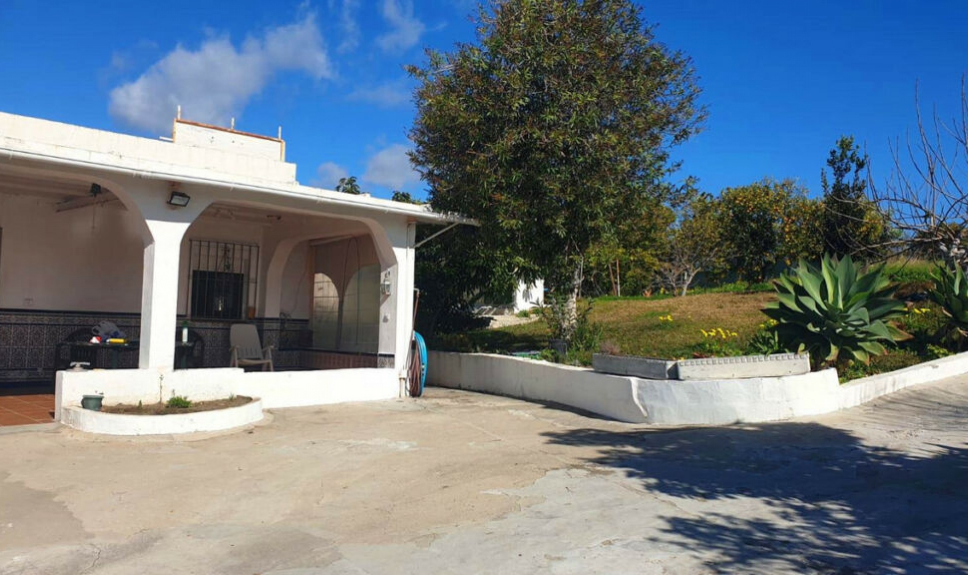 Resale - House -
Estepona