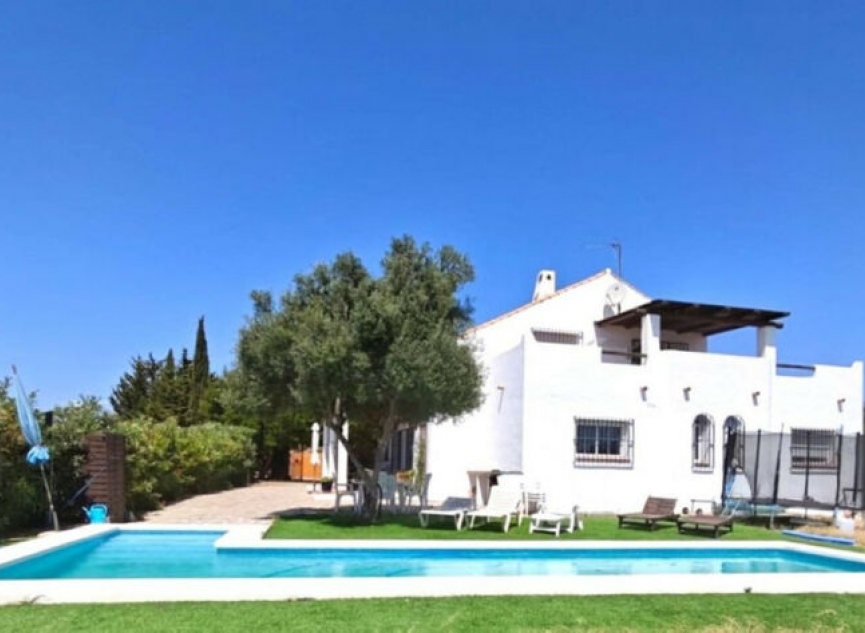 Resale - House -
Estepona