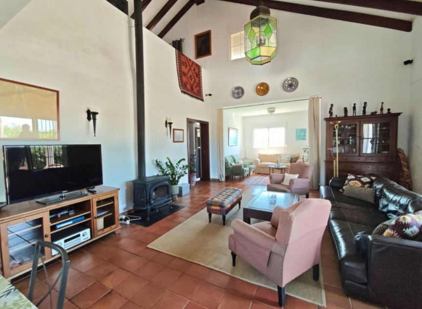 Resale - House -
Estepona