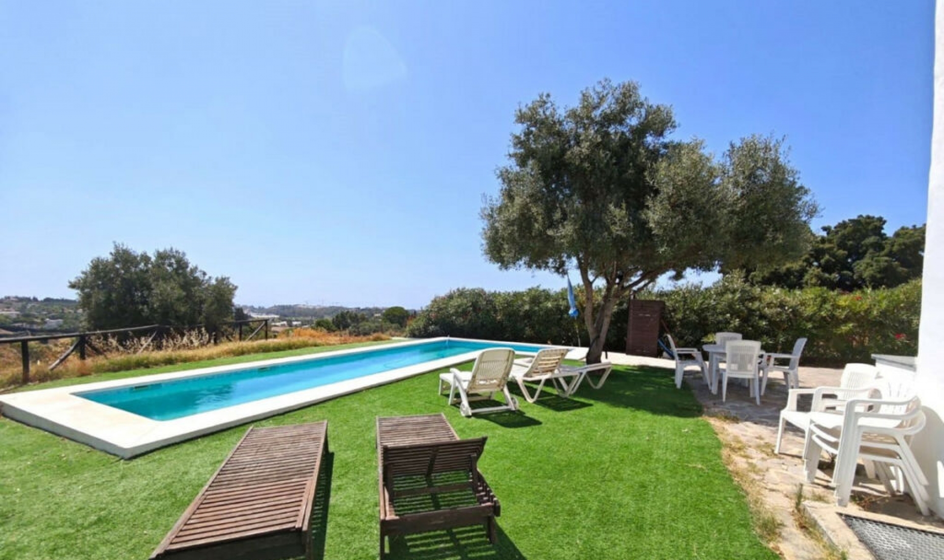 Resale - House -
Estepona