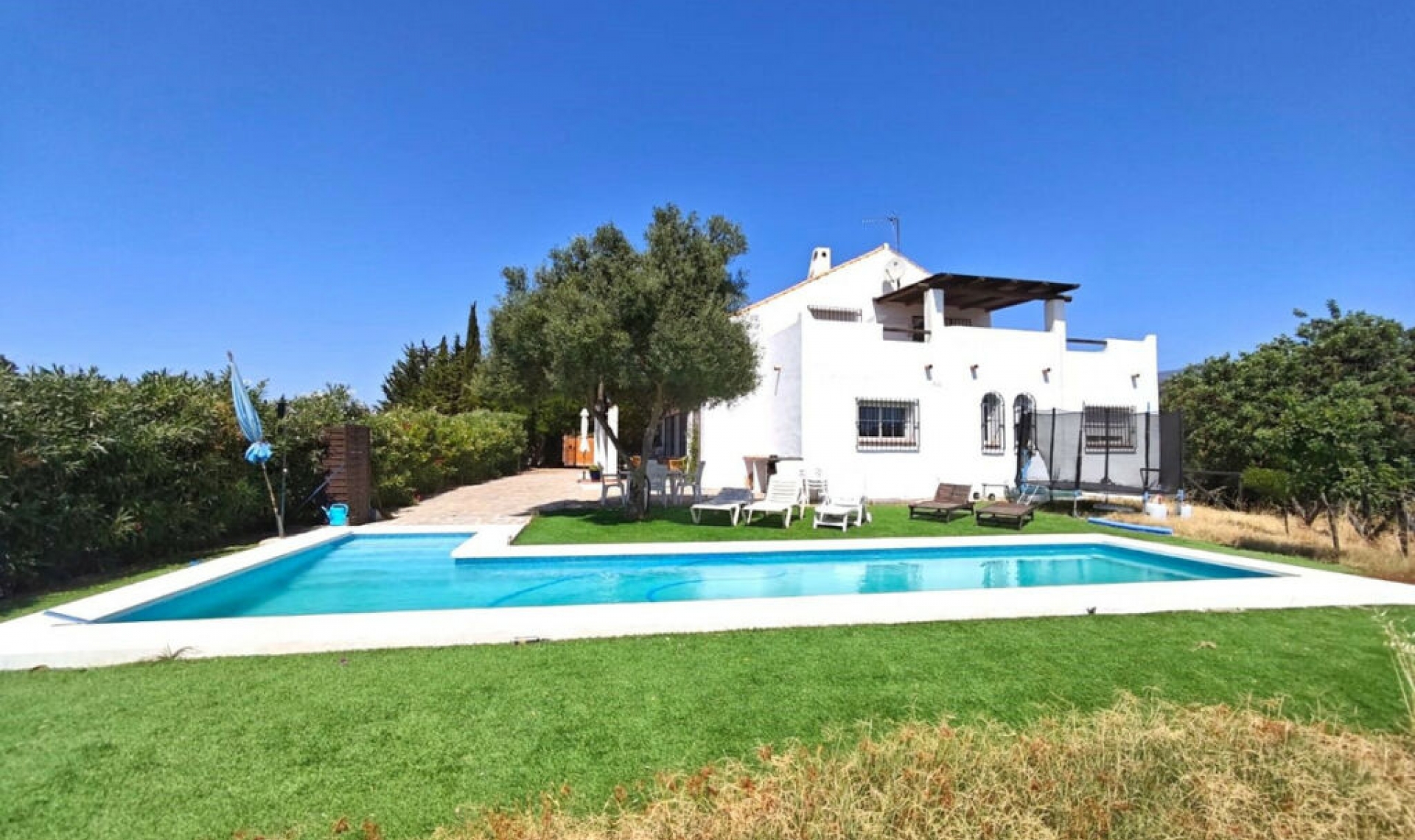 Resale - House -
Estepona