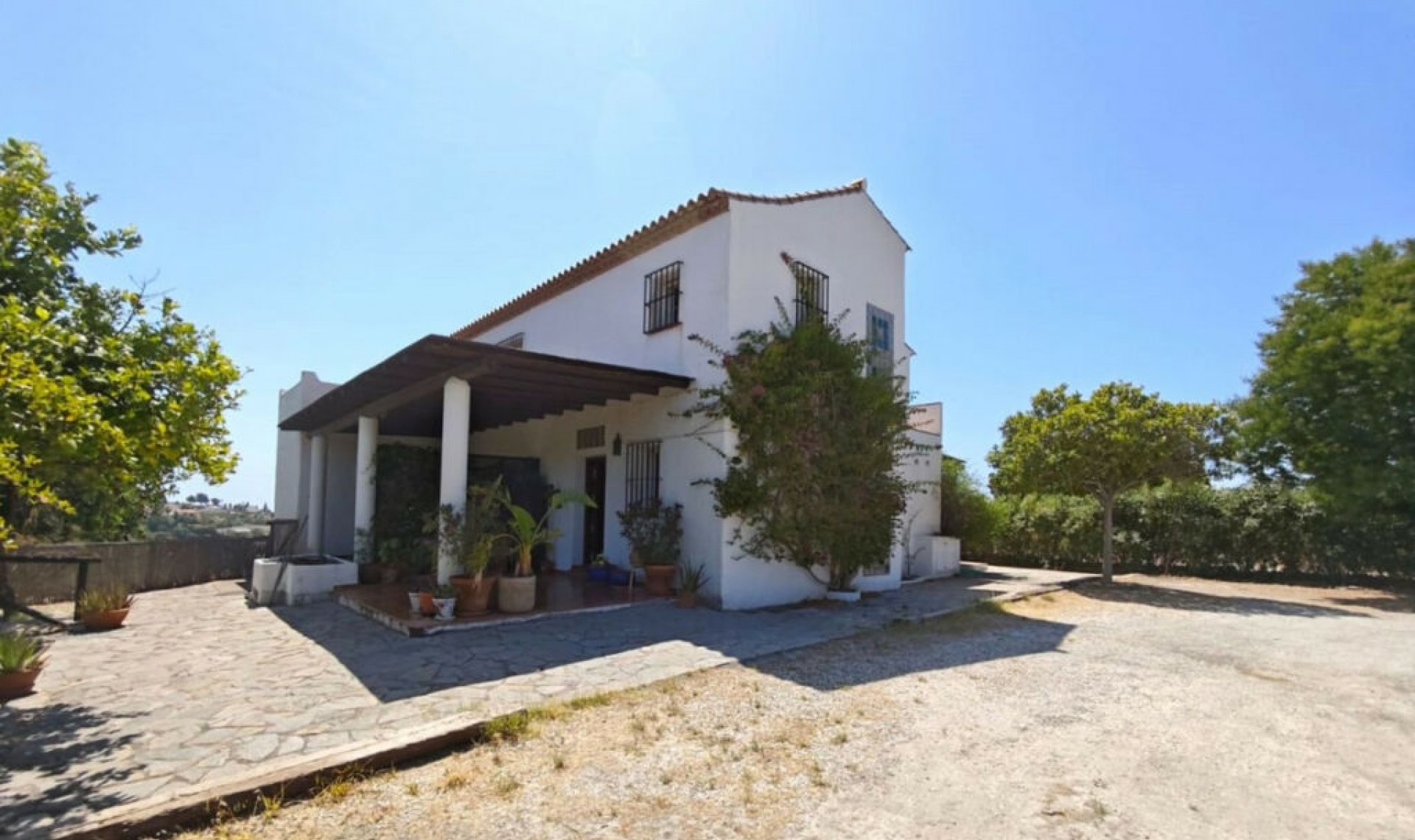 Resale - House -
Estepona