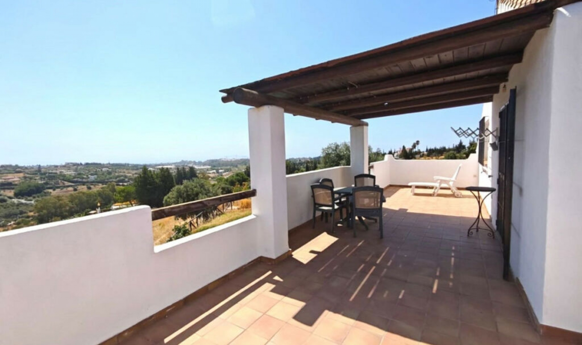 Resale - House -
Estepona