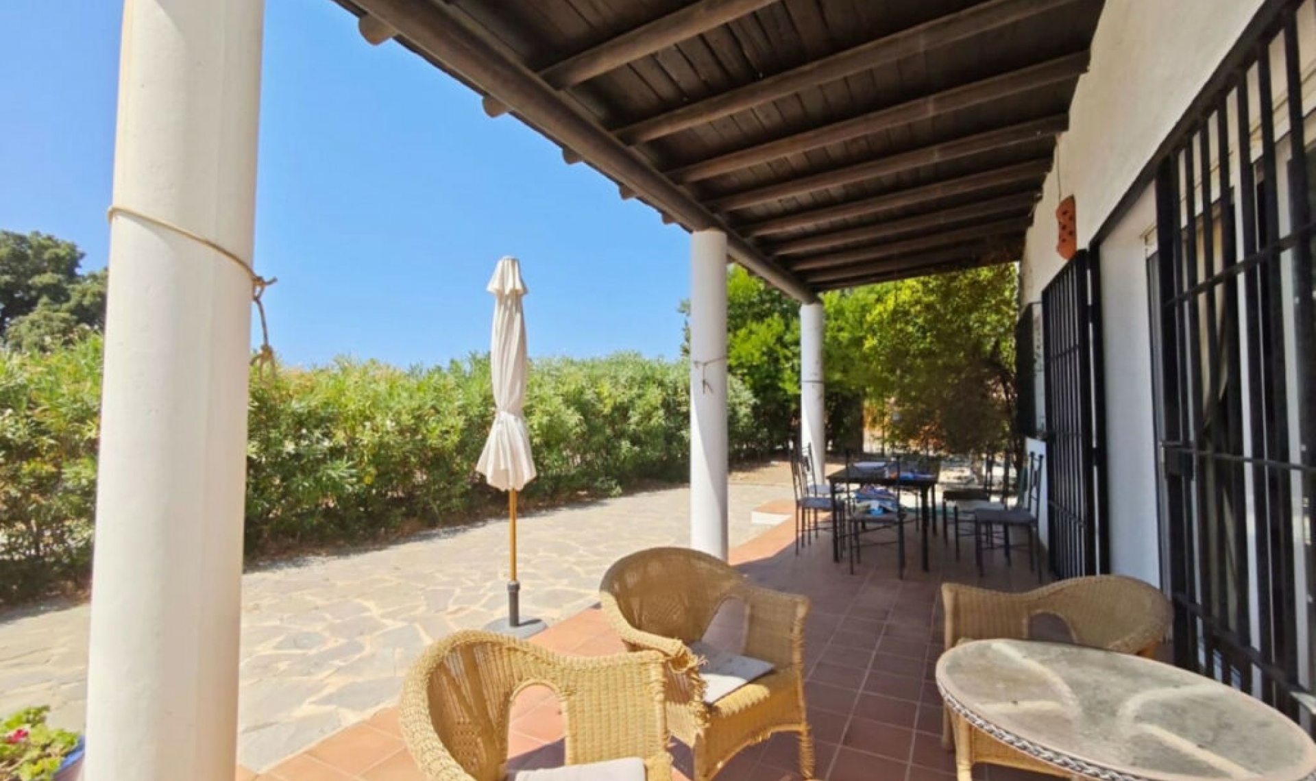 Resale - House -
Estepona