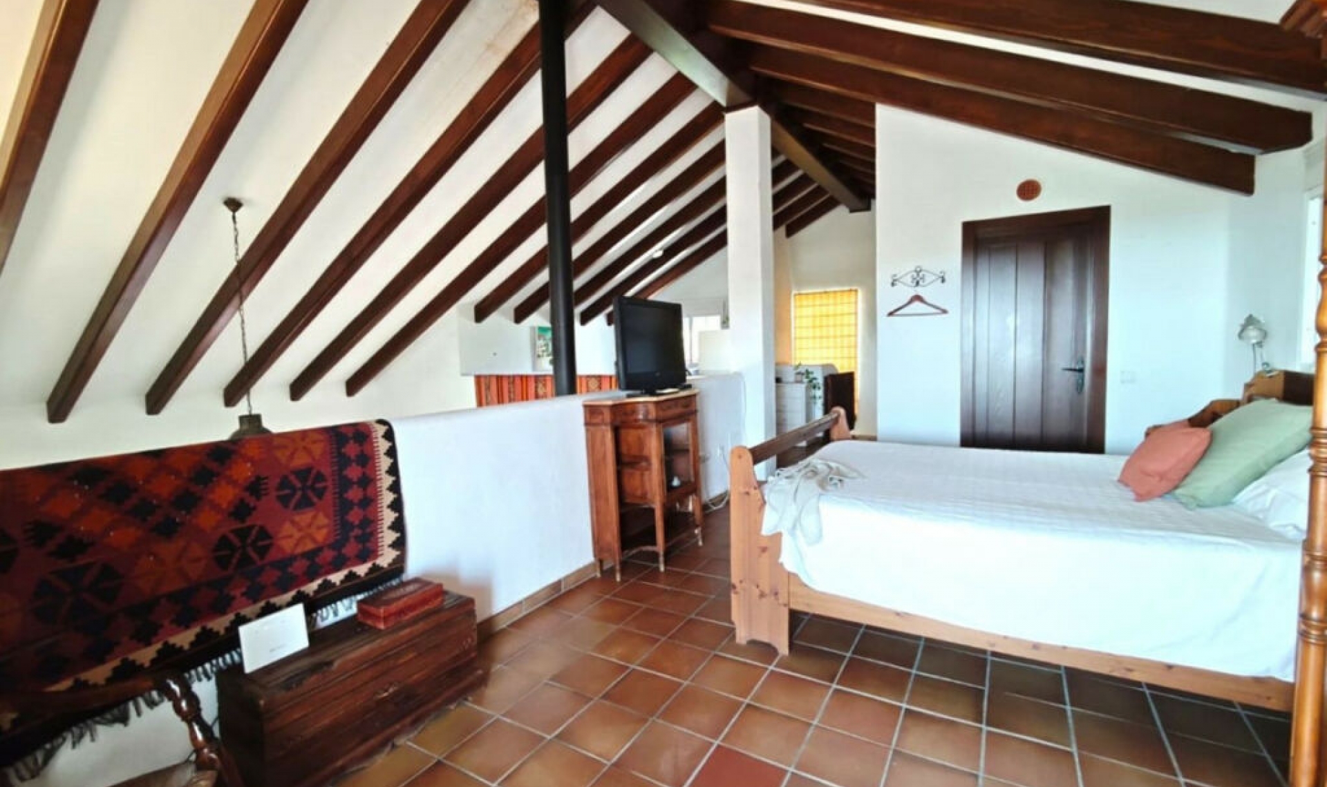Resale - House -
Estepona