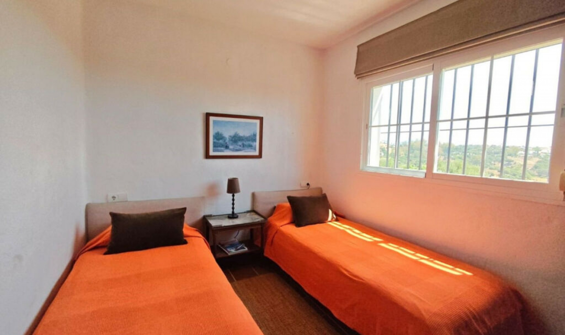 Resale - House -
Estepona