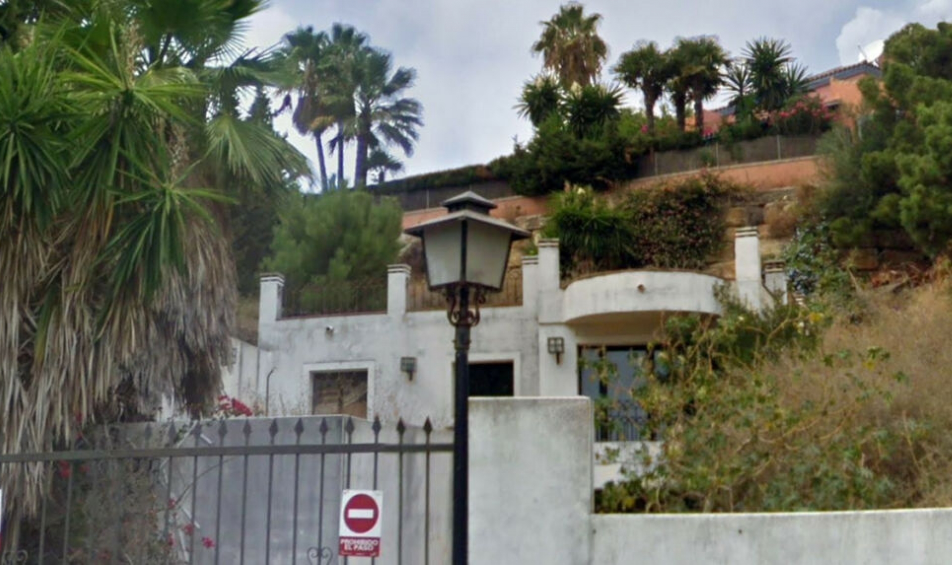 Resale - House -
Estepona