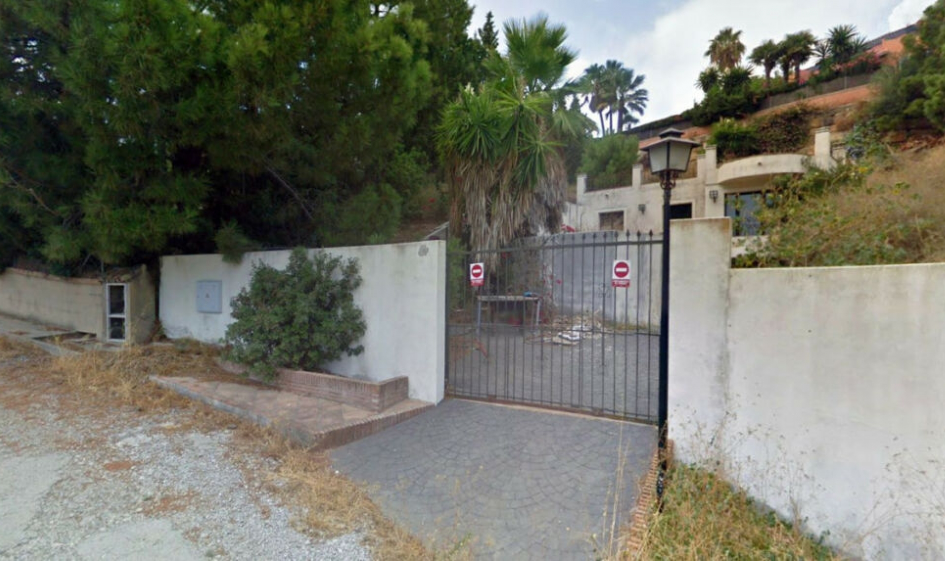 Resale - House -
Estepona