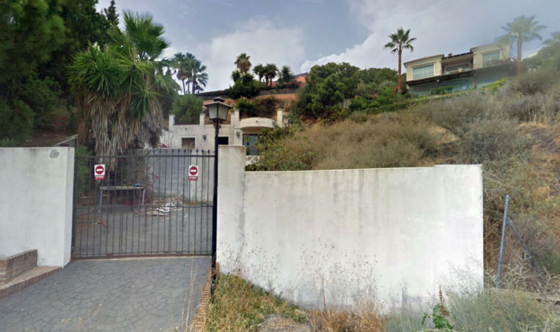 Resale - House -
Estepona