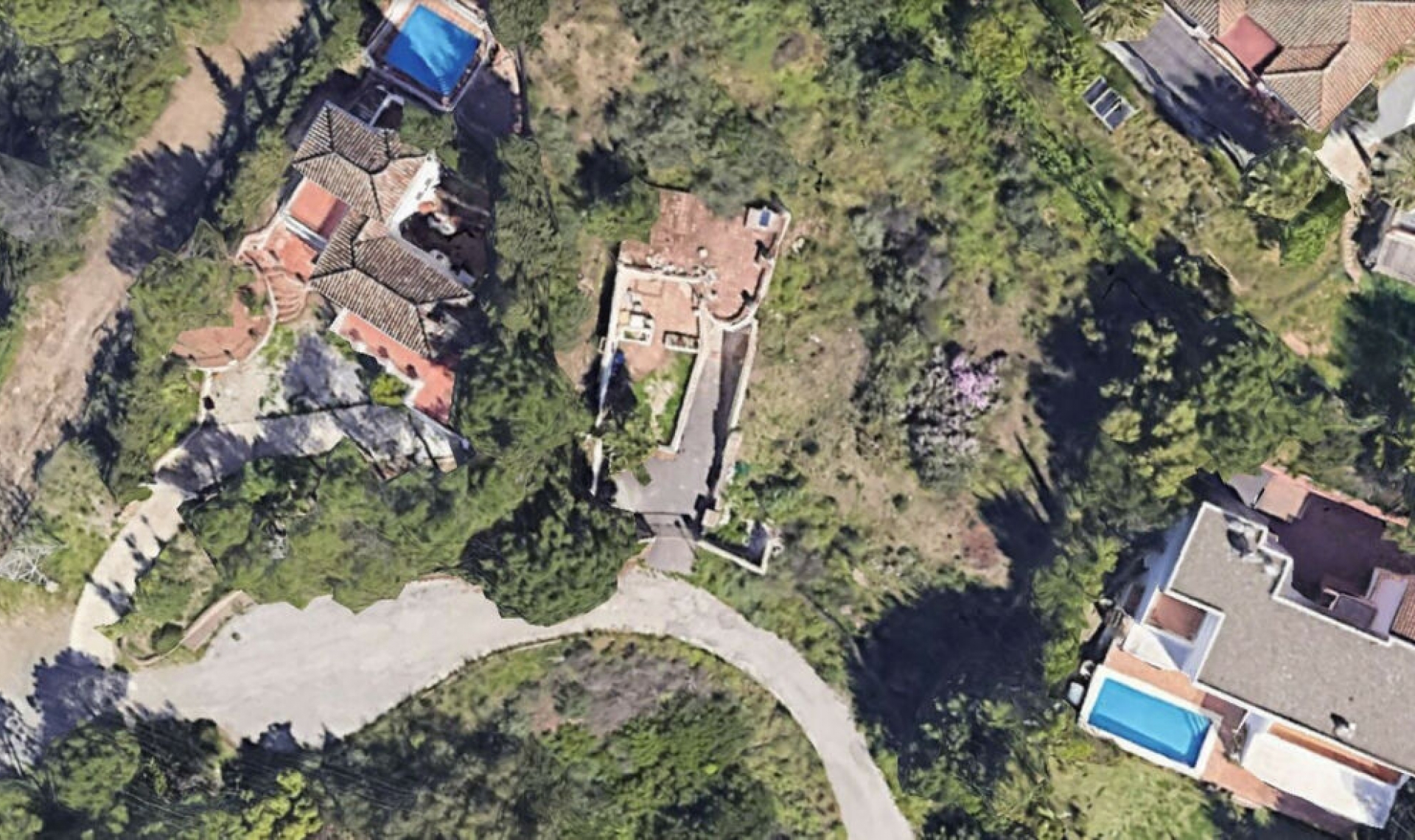 Resale - House -
Estepona