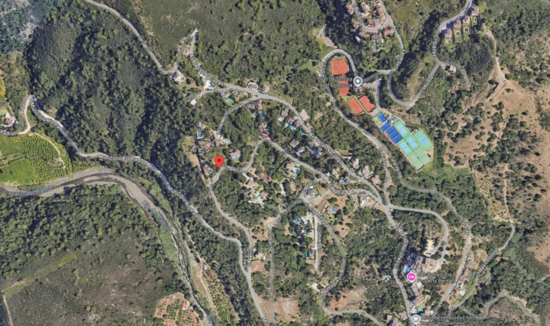 Resale - House -
Estepona