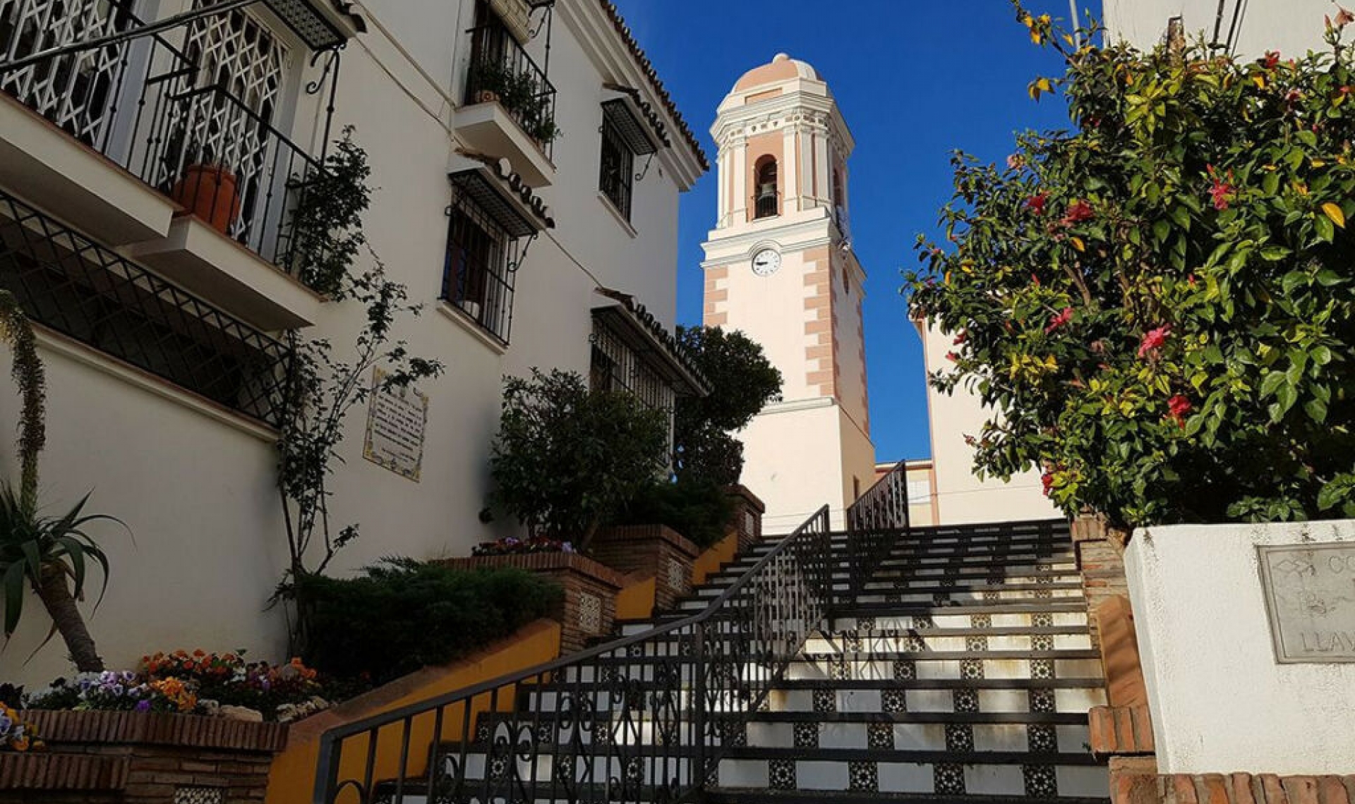 Resale - House -
Estepona