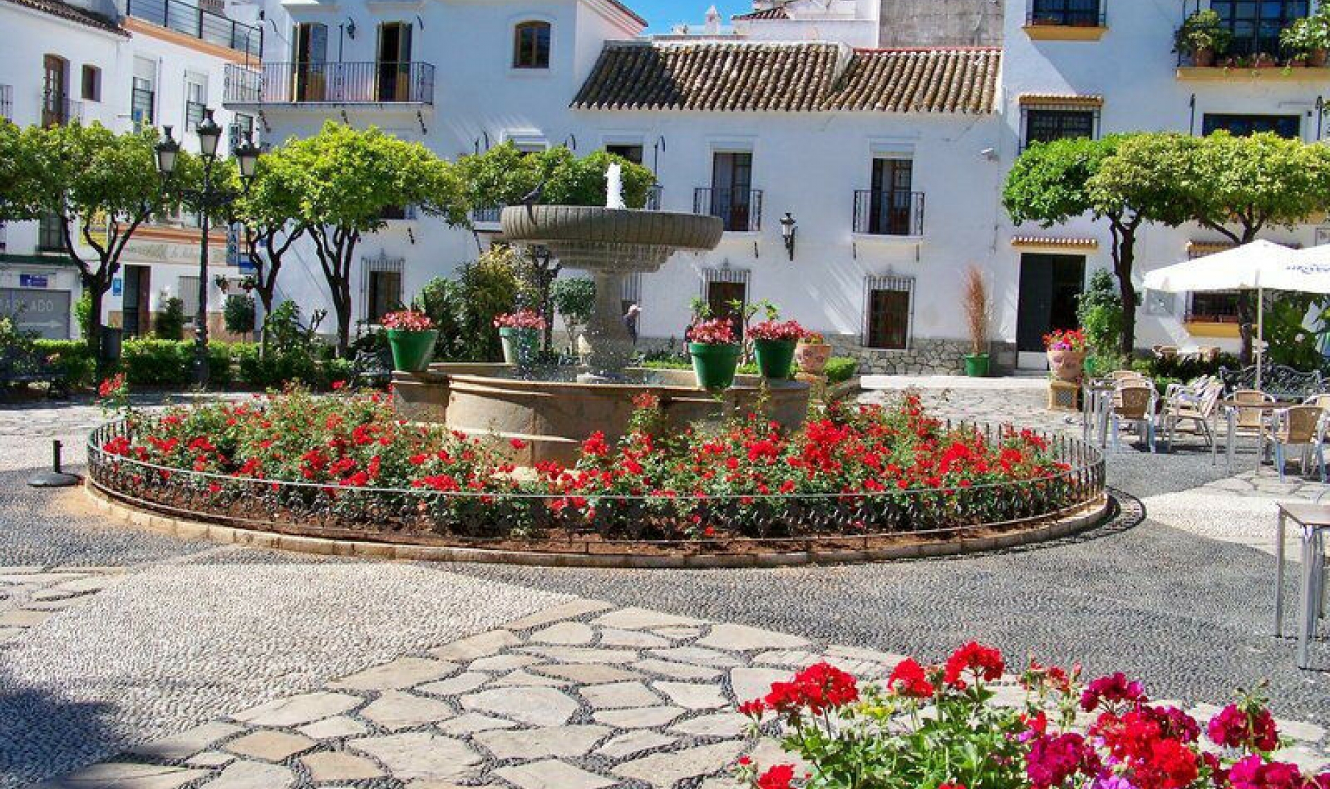 Resale - House -
Estepona