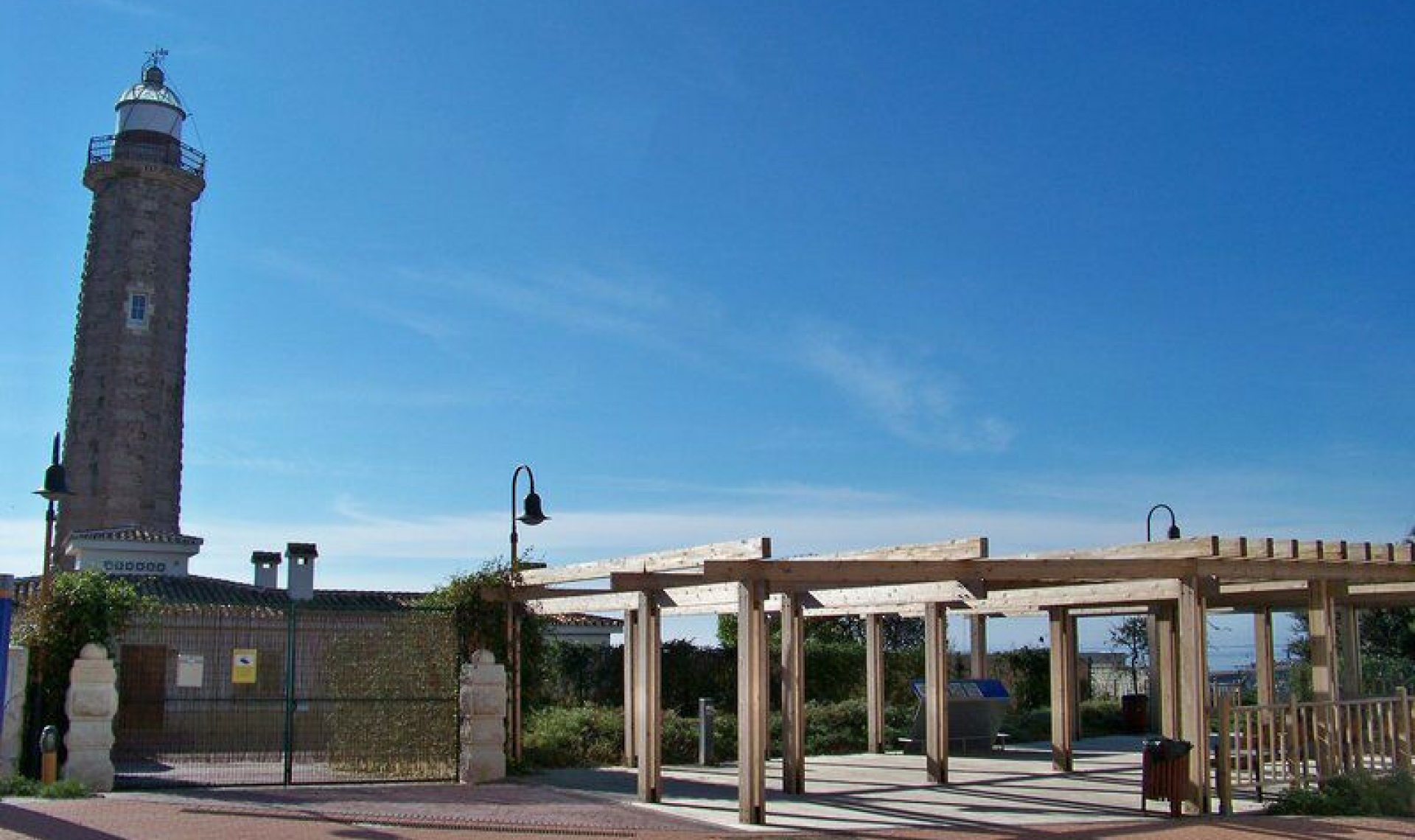 Resale - House -
Estepona