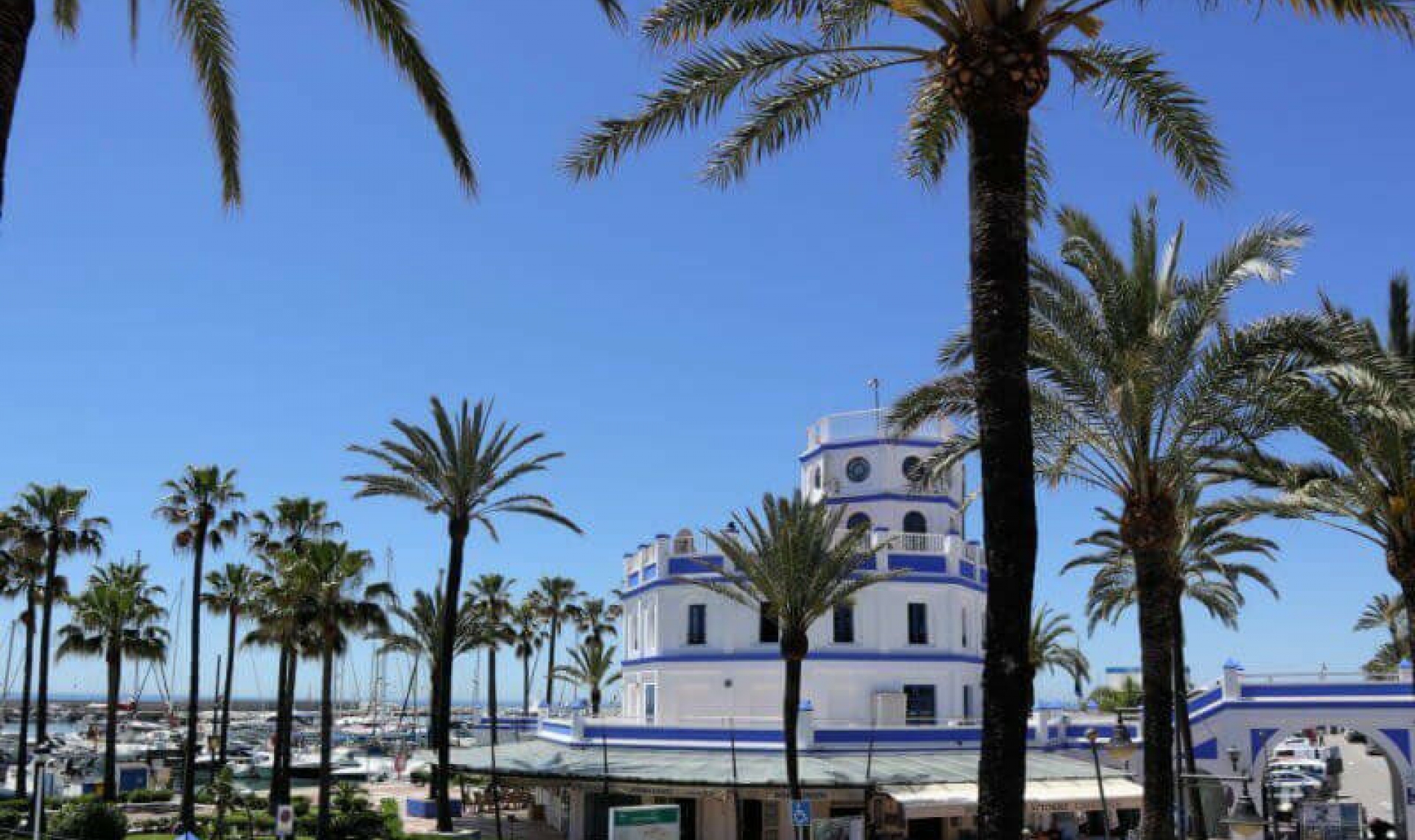 Resale - House -
Estepona