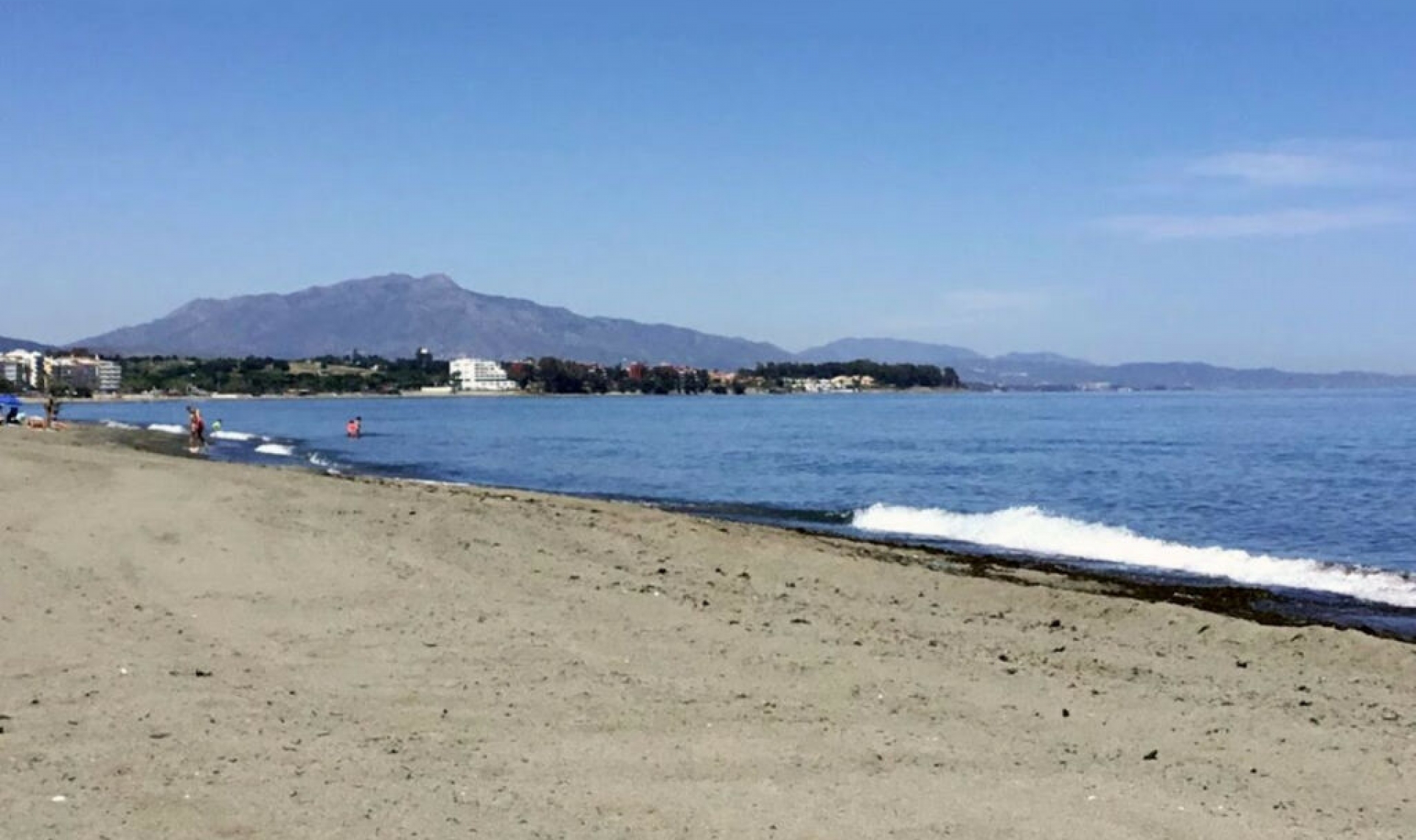 Resale - House -
Estepona