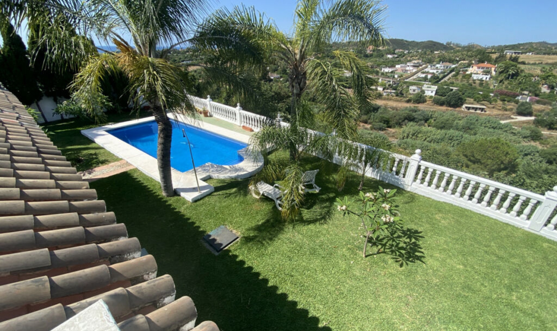 Resale - House -
Estepona