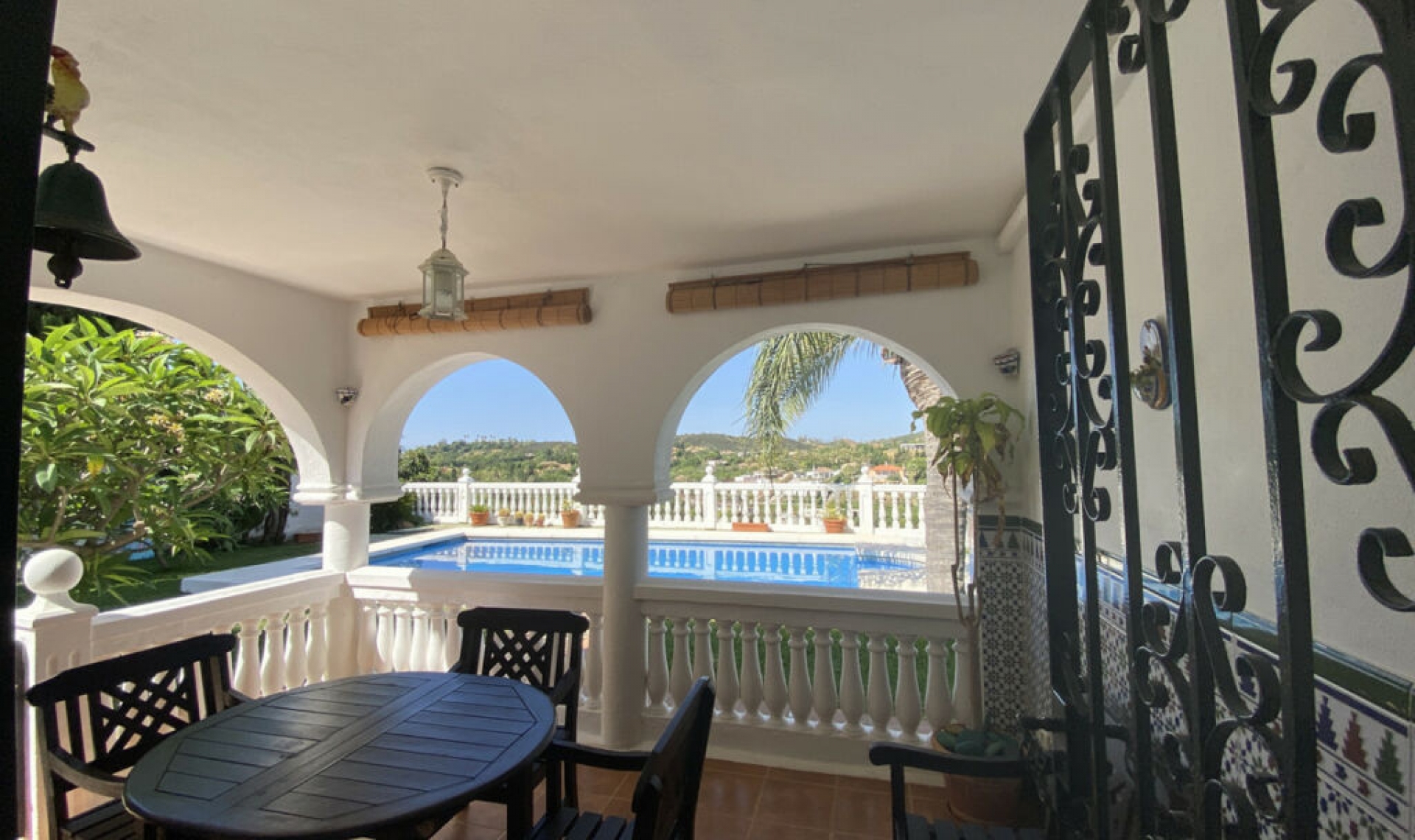 Resale - House -
Estepona