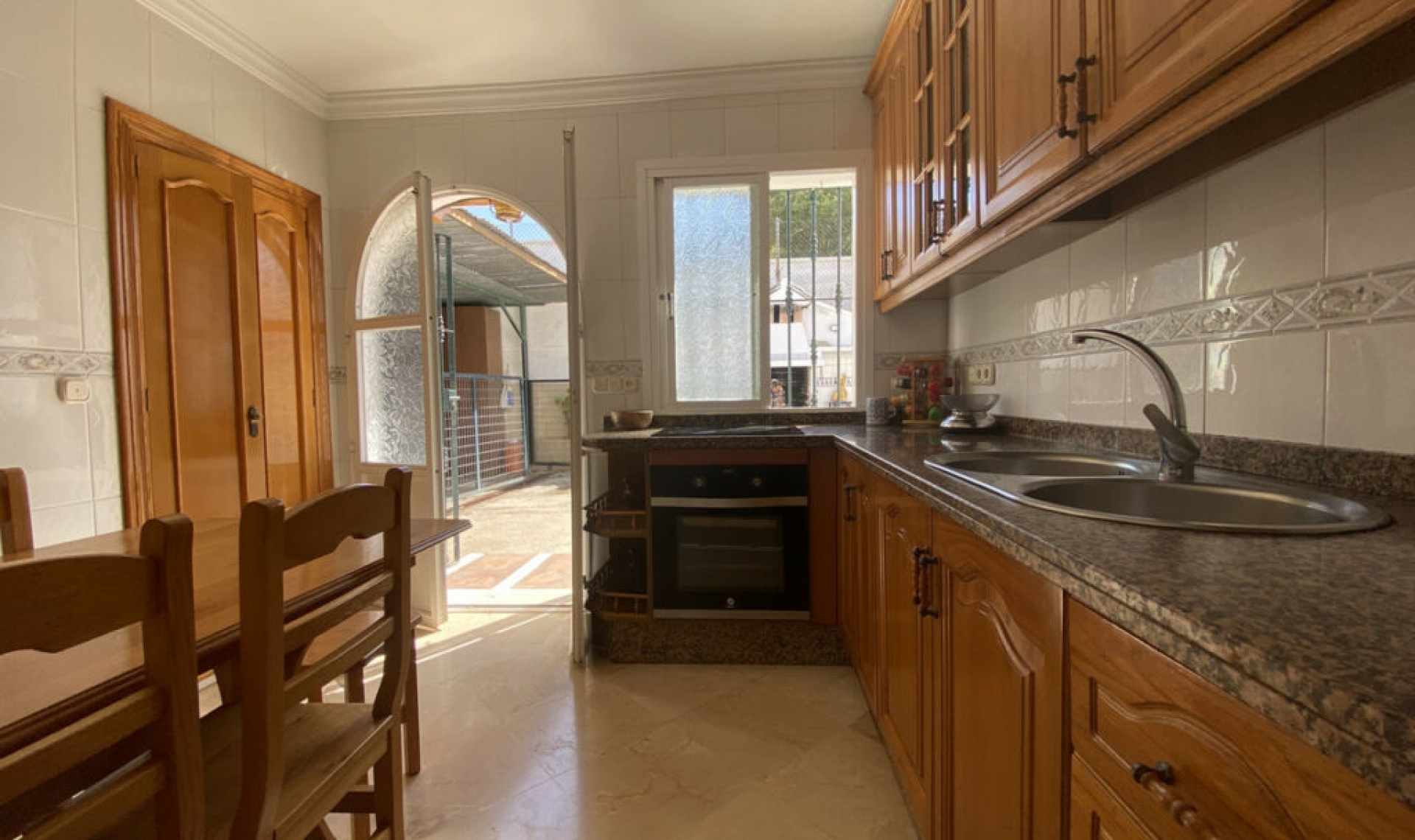 Resale - House -
Estepona