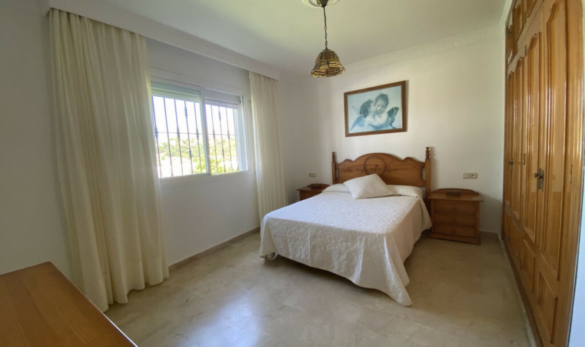 Resale - House -
Estepona