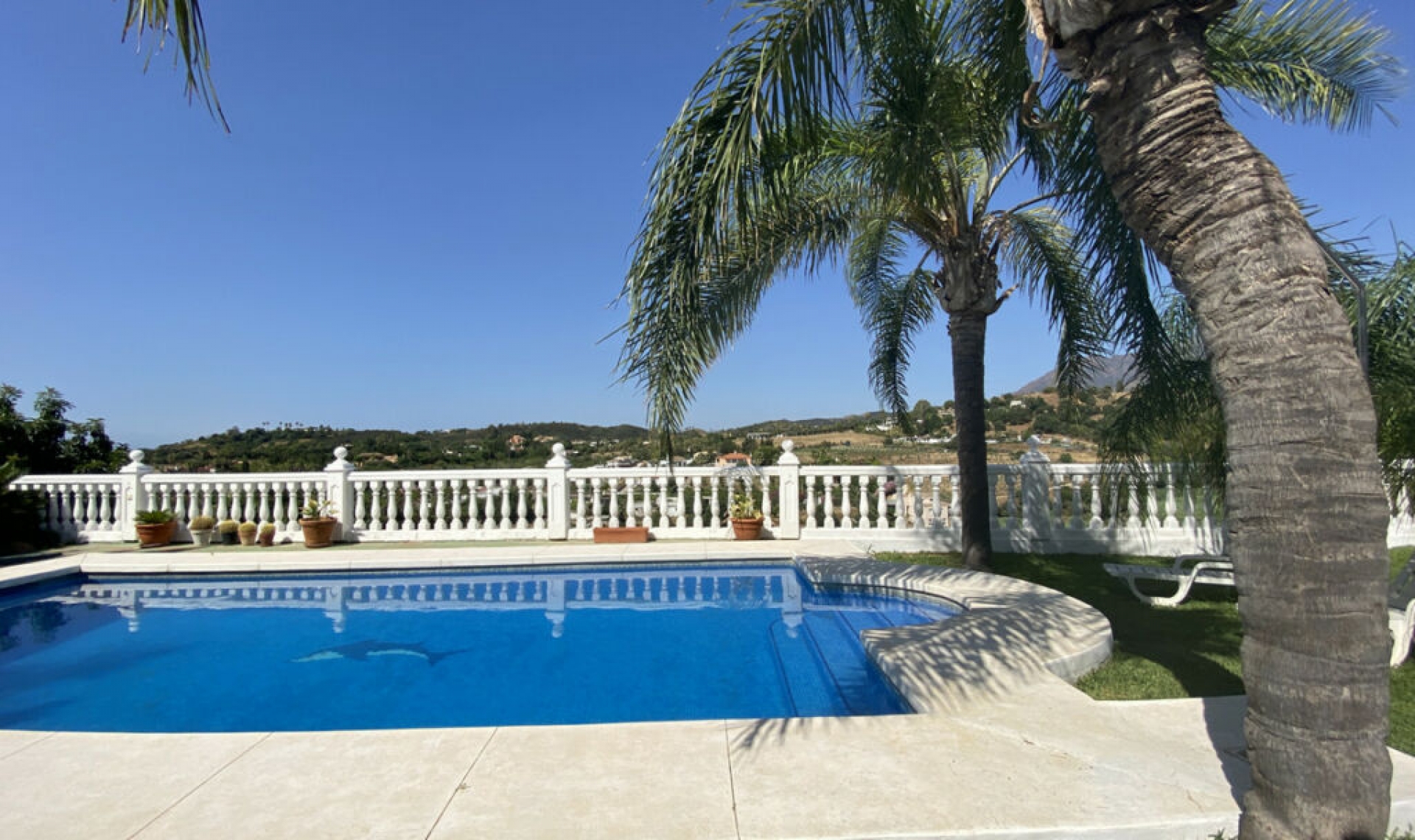 Resale - House -
Estepona