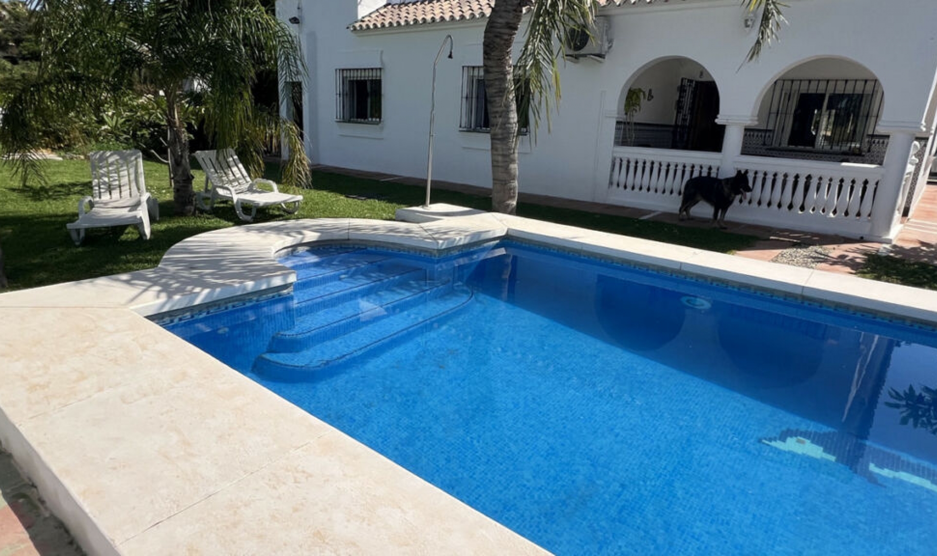 Resale - House -
Estepona