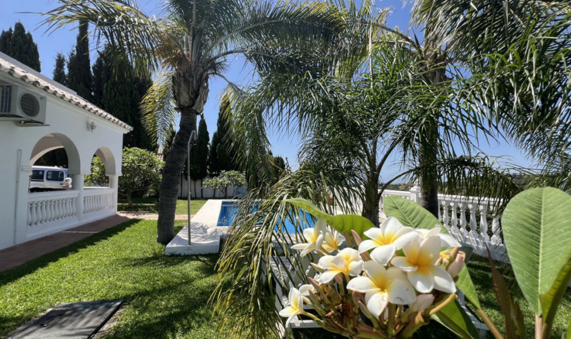 Resale - House -
Estepona