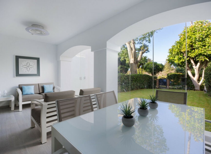 Resale - House -
Estepona