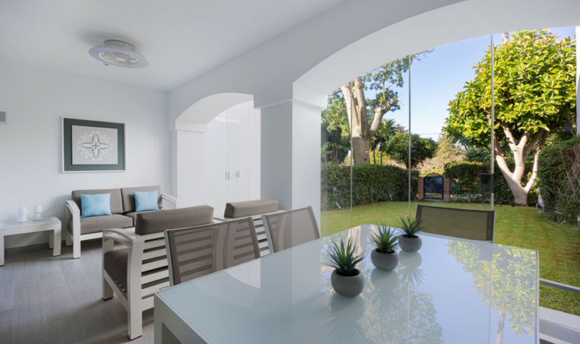 Resale - House -
Estepona