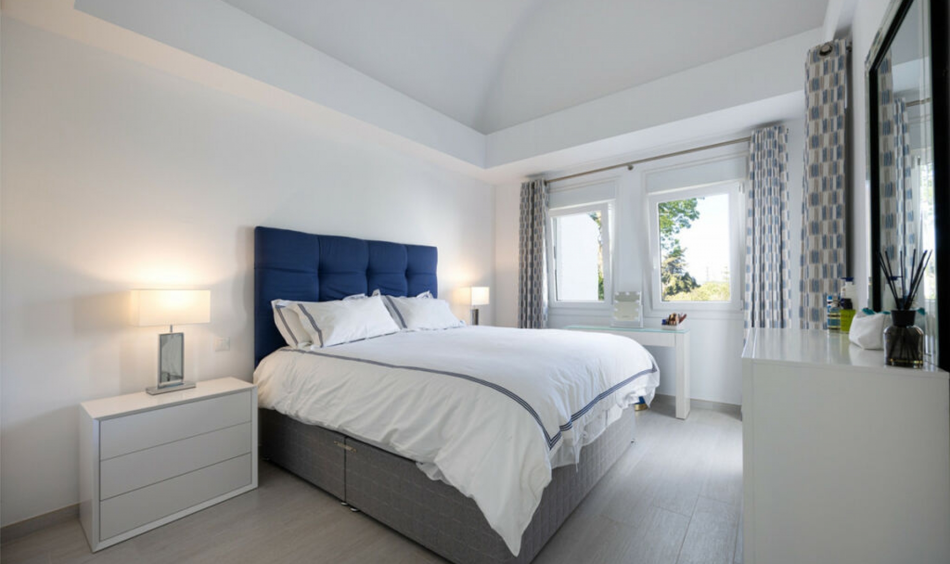 Resale - House -
Estepona