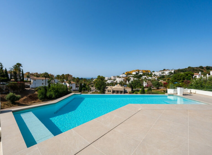 Resale - House -
Estepona