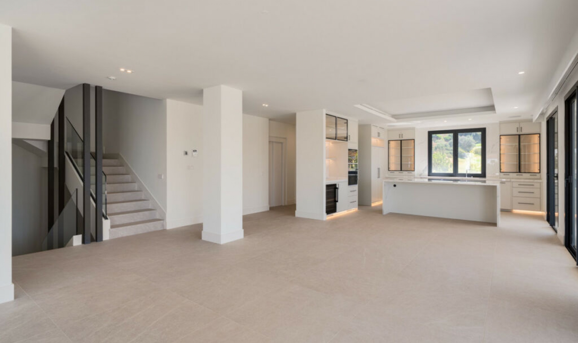Resale - House -
Estepona