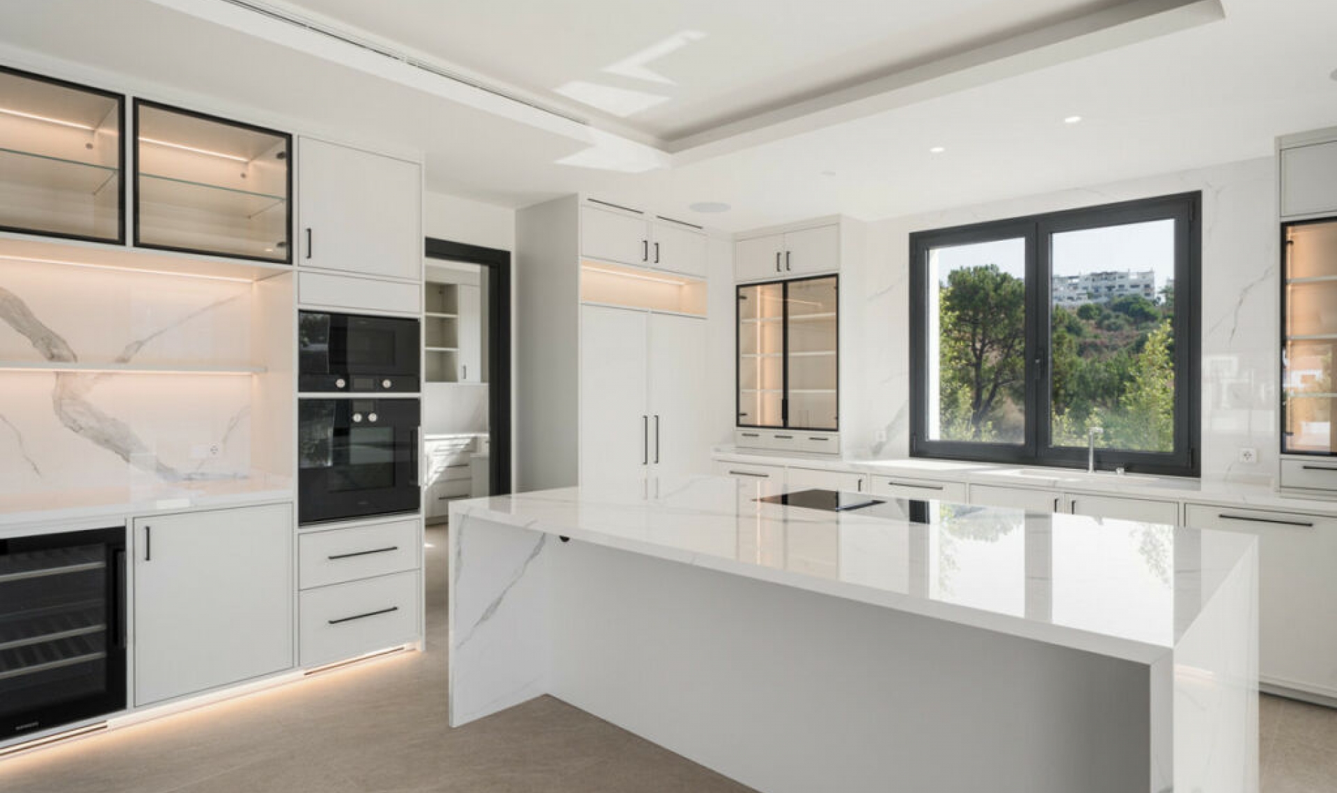 Resale - House -
Estepona