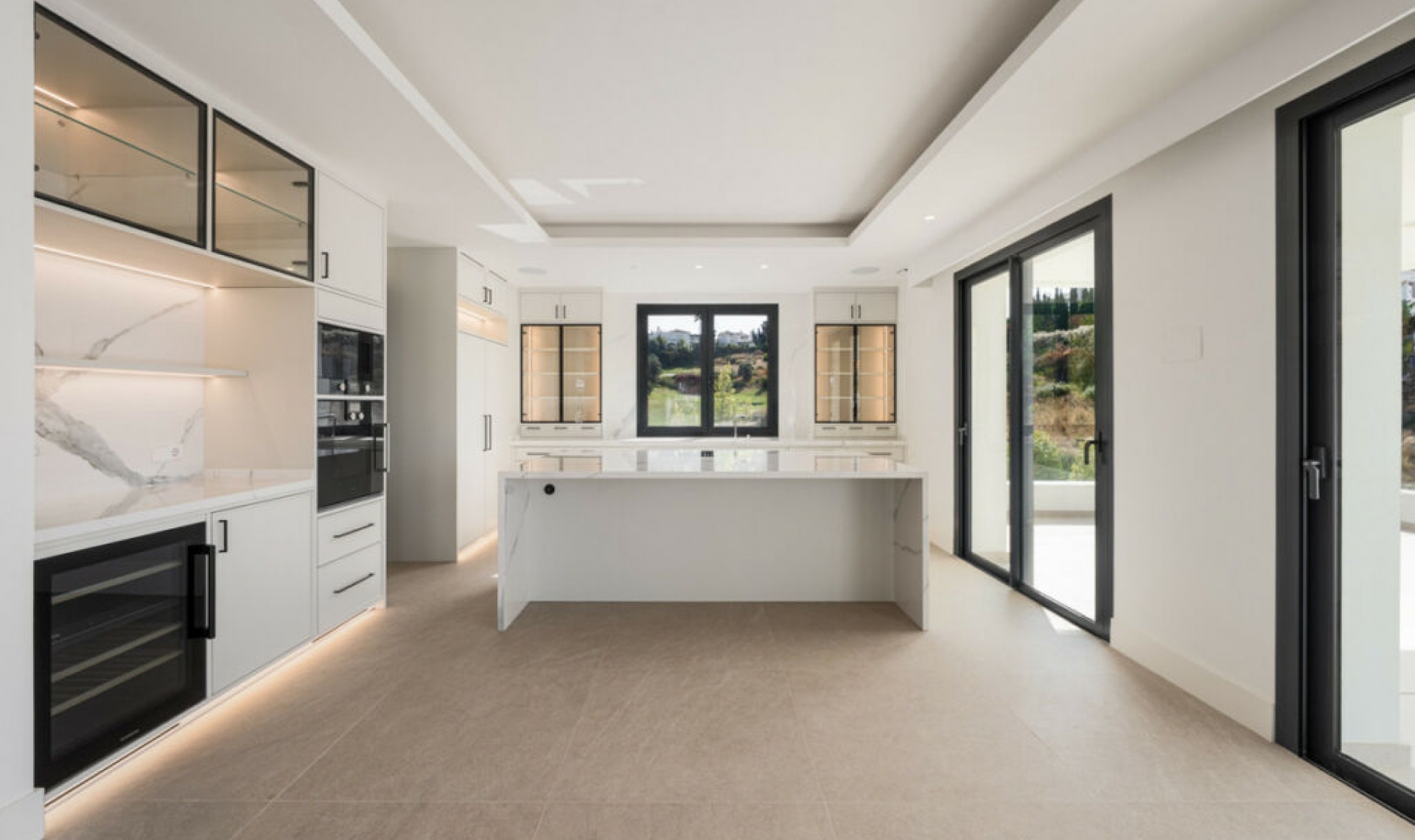 Resale - House -
Estepona