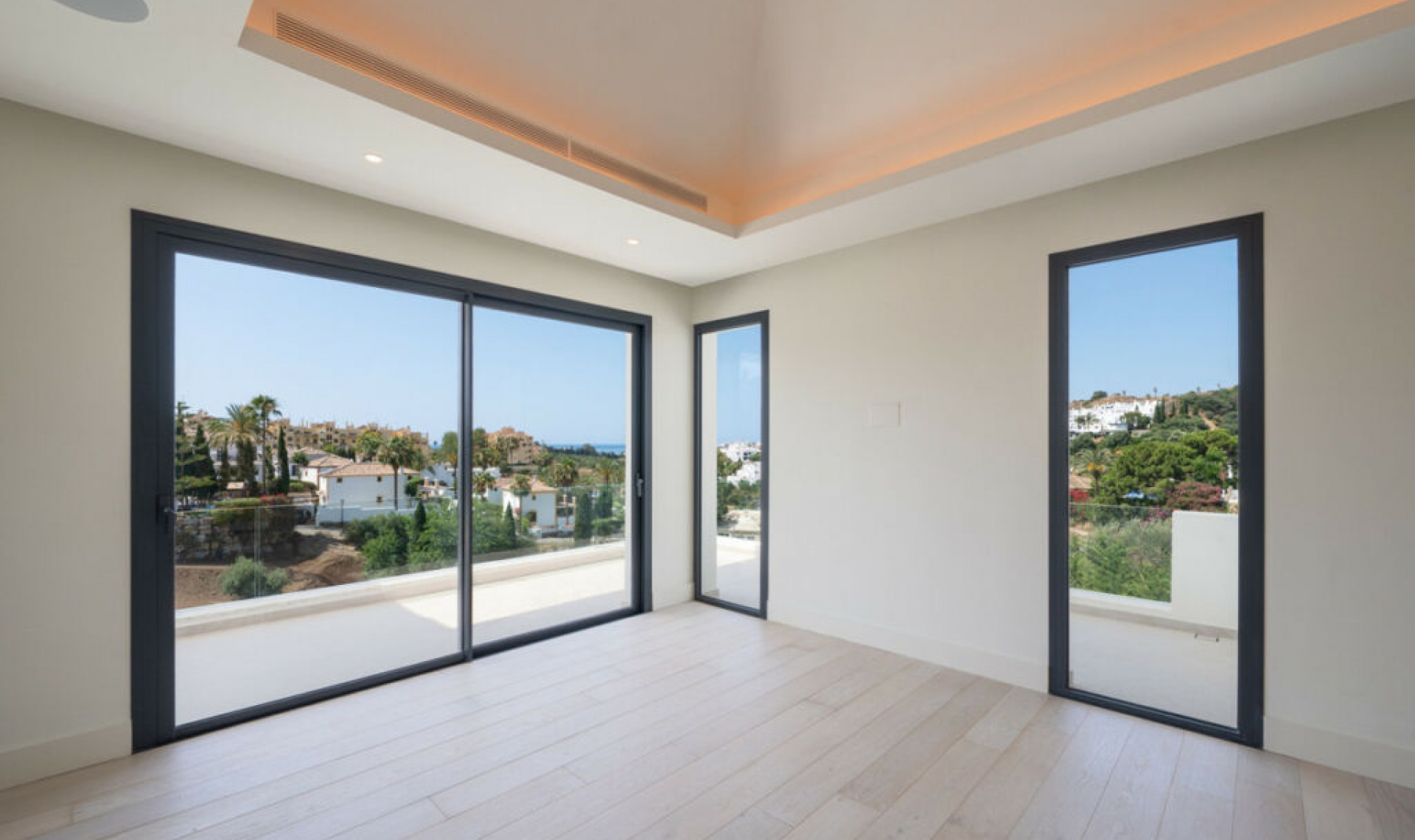 Resale - House -
Estepona