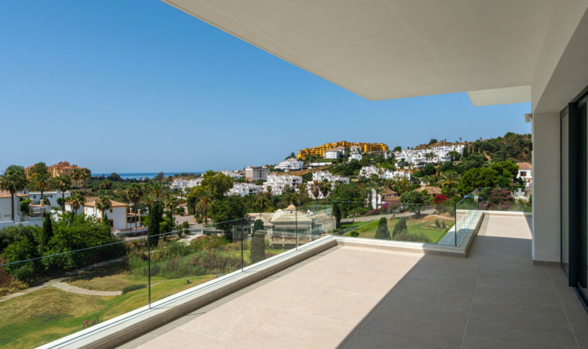 Resale - House -
Estepona