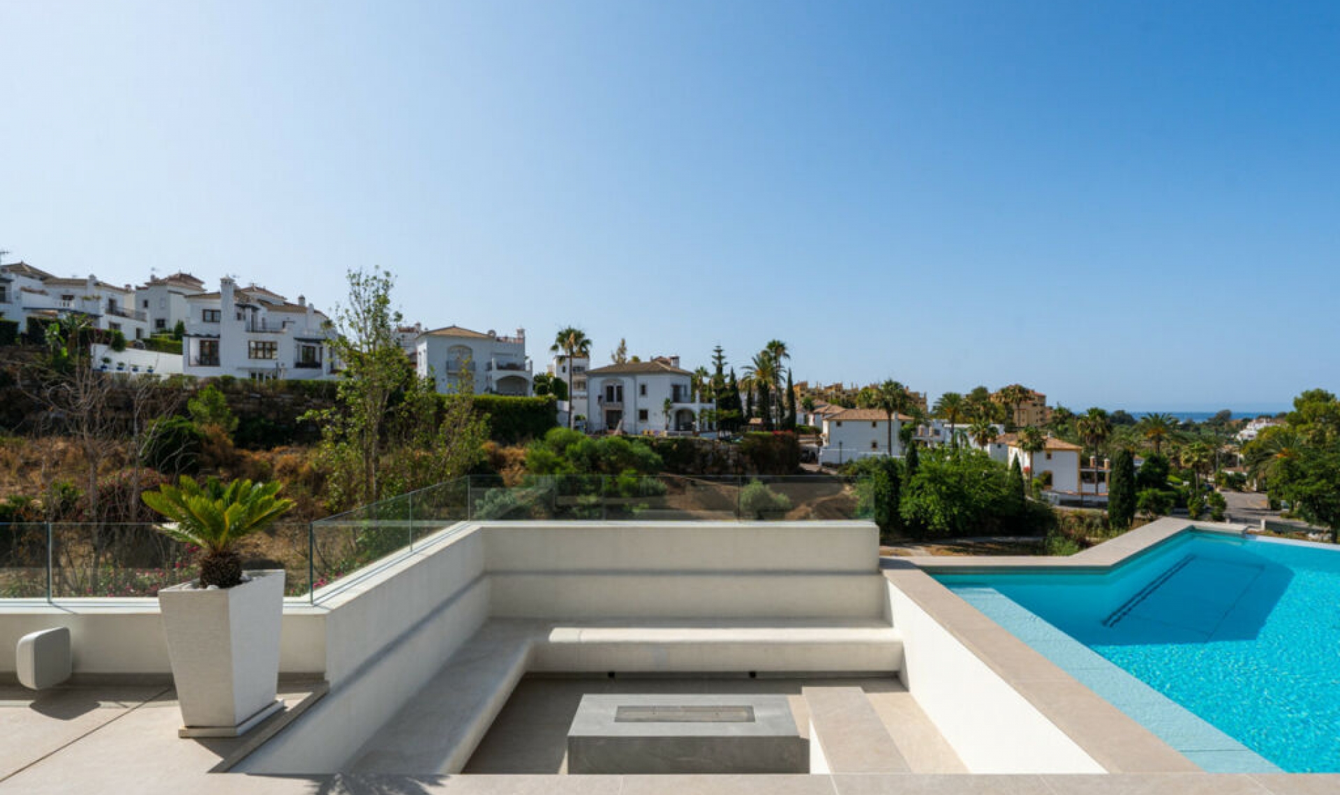 Resale - House -
Estepona